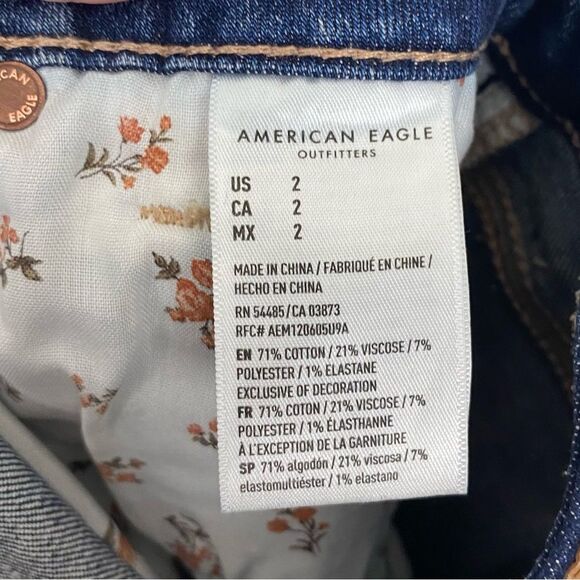 American Eagle | Medium Wash Button Fly Distressed Hi Rise Shortie Size 2 - Picture 6 of 6